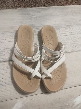 B.O.C. Born Alisha Vegan Leather White Strappy Comfort Slip On Sandals Women10M